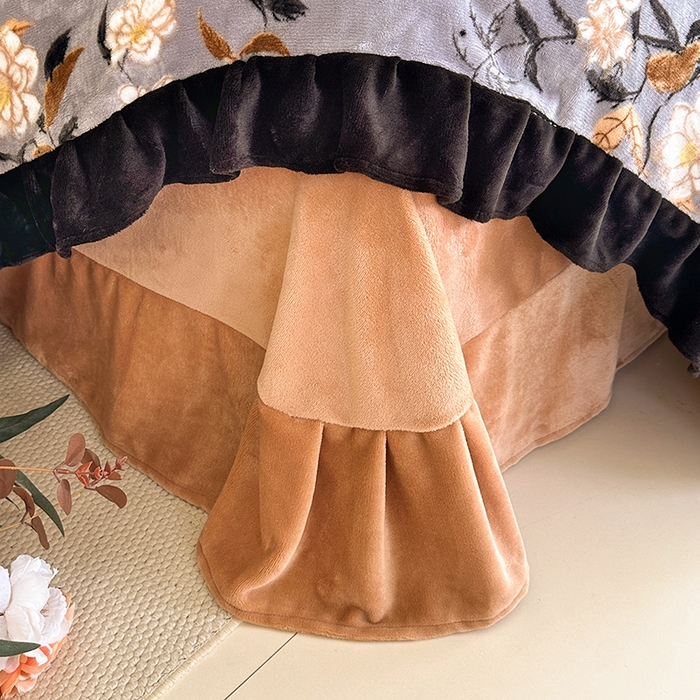 91家纺网 家纺一手货源 找家纺 佳一 2025新款赫本风牛奶绒床裙款花边四件套 栀子风情