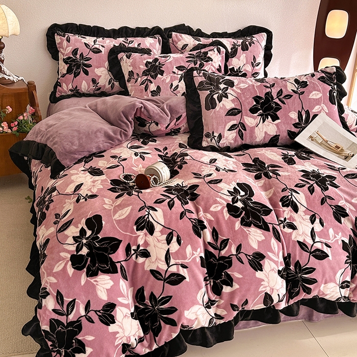 91家纺网 家纺一手货源 找家纺 佳一 2025新款赫本风牛奶绒床裙款花边四件套 紫薇