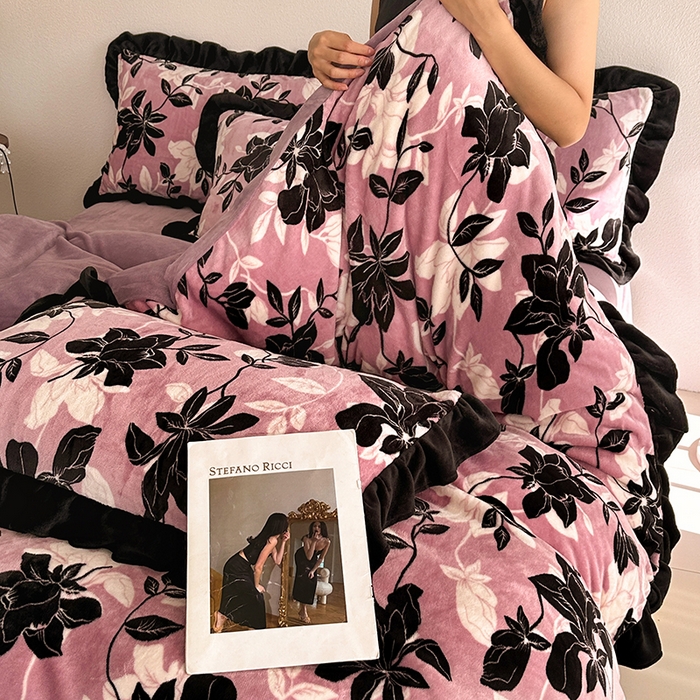 91家纺网 家纺一手货源 找家纺 佳一 2025新款赫本风牛奶绒床裙款花边四件套 紫薇