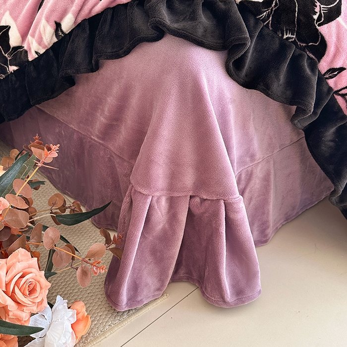 91家纺网 家纺一手货源 找家纺 佳一 2025新款赫本风牛奶绒床裙款花边四件套 紫薇