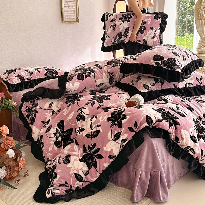 91家纺网 家纺一手货源 找家纺 佳一 2025新款赫本风牛奶绒床裙款花边四件套 紫薇