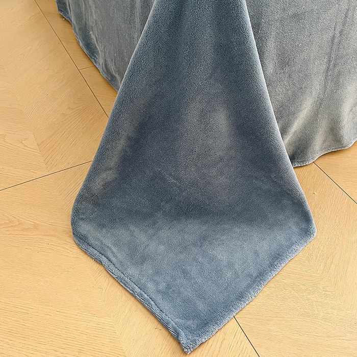 91家纺网 家纺一手货源 找家纺 三朵家纺 2025秋冬新款法莱绒混搭系列四件套 粉蓝+蔚蓝