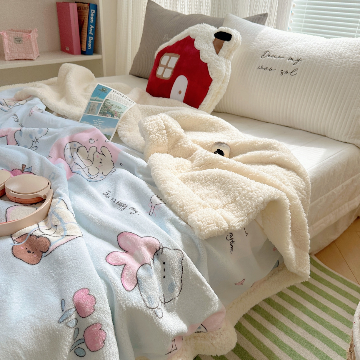 91家纺网 家纺一手货源 找家纺 六巷胡同 2025新款INS卡通A类牛奶绒羊羔绒毛毯毯子 芭宠假日蓝