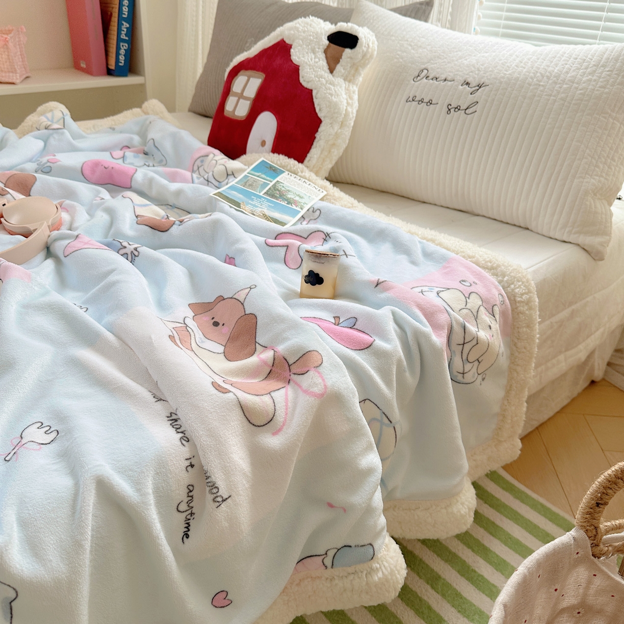 91家纺网 家纺一手货源 找家纺 六巷胡同 2025新款INS卡通A类牛奶绒羊羔绒毛毯毯子 芭宠假日蓝