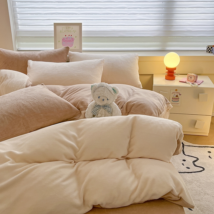 91家纺网 家纺一手货源 找家纺 三朵家纺 2025秋冬新款法莱绒混搭系列四件套 米色+浅咖