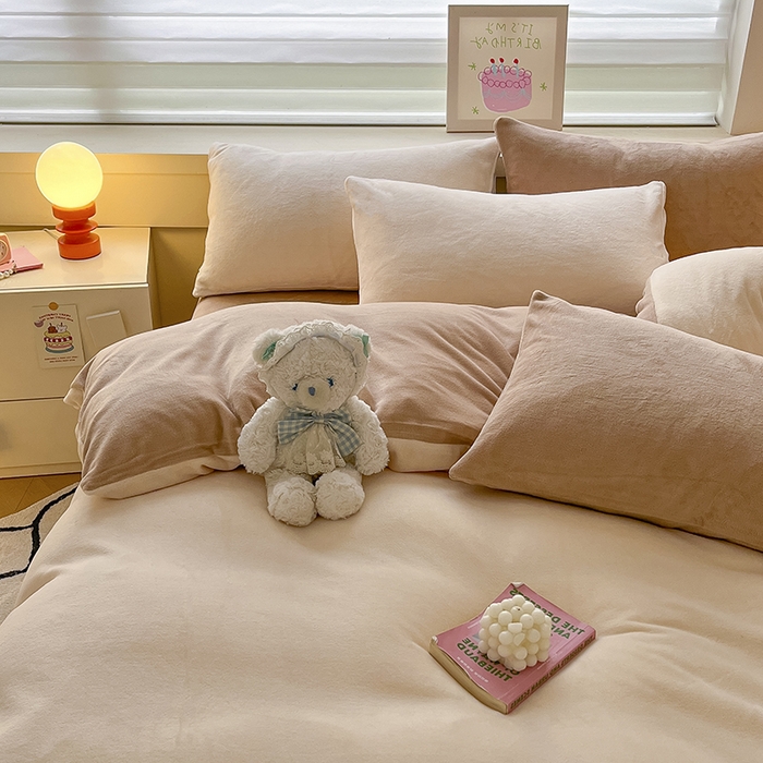 91家纺网 家纺一手货源 找家纺 三朵家纺 2025秋冬新款法莱绒混搭系列四件套 米色+浅咖