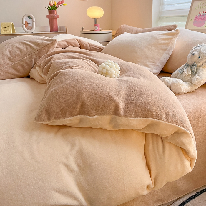 91家纺网 家纺一手货源 找家纺 三朵家纺 2025秋冬新款法莱绒混搭系列四件套 米色+浅咖