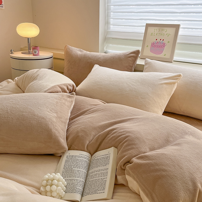 91家纺网 家纺一手货源 找家纺 三朵家纺 2025秋冬新款法莱绒混搭系列四件套 米色+浅咖