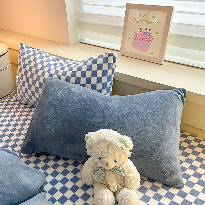 91家纺网 家纺一手货源 找家纺 三朵家纺 2025秋冬新款法莱绒混搭系列四件套 蔚蓝+蓝格