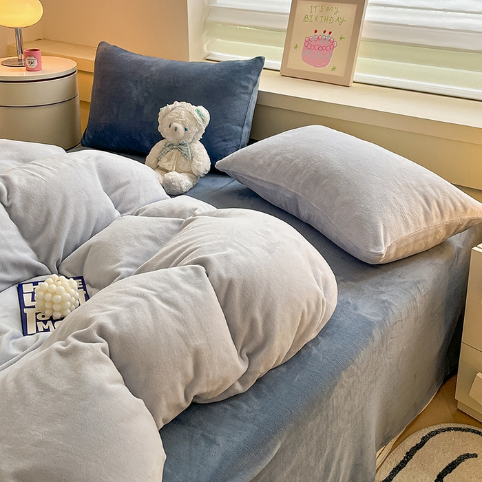 91家纺网 家纺一手货源 找家纺 三朵家纺 2025秋冬新款法莱绒混搭系列四件套 粉蓝+蔚蓝