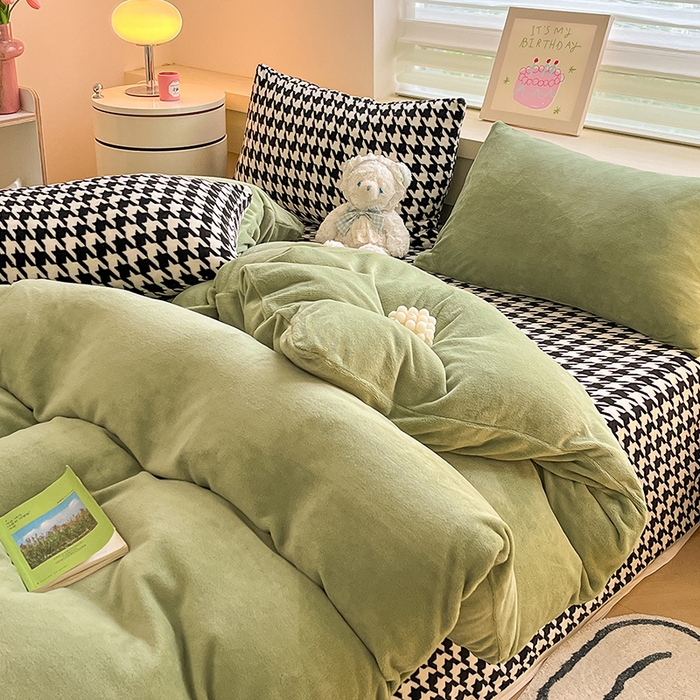 91家纺网 家纺一手货源 找家纺 三朵家纺 2025秋冬新款法莱绒混搭系列四件套 苹果绿