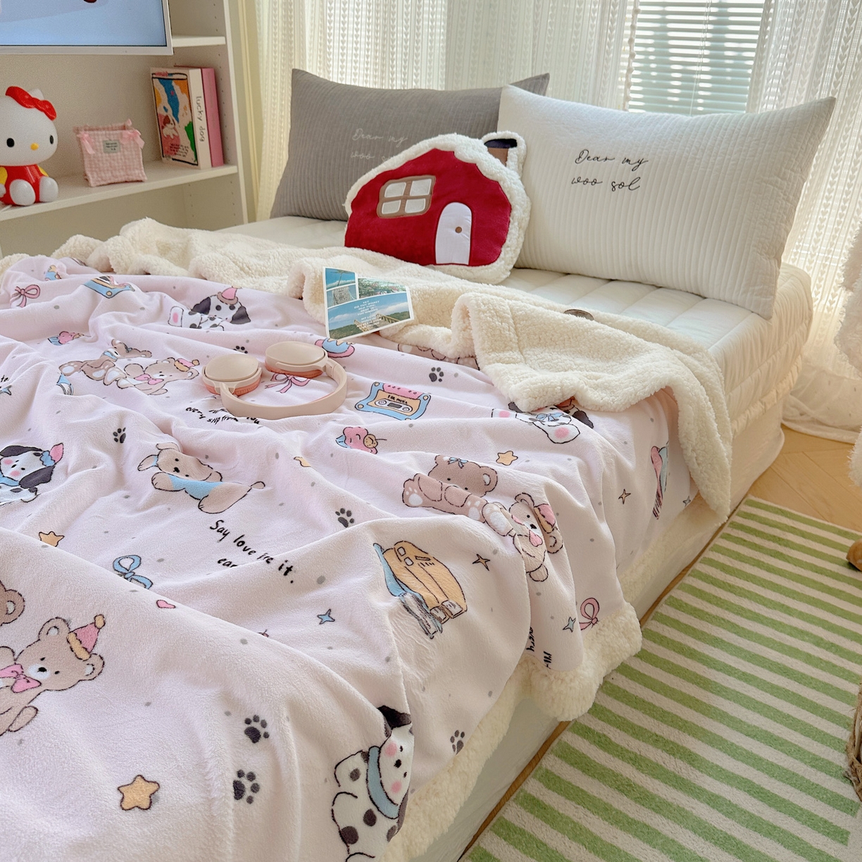 91家纺网 家纺一手货源 找家纺 六巷胡同 2025新款INS卡通A类牛奶绒羊羔绒毛毯毯子 磁带熊仔粉