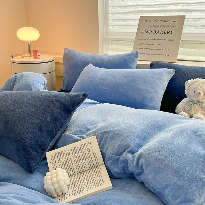 91家纺网 家纺一手货源 找家纺 三朵家纺 2025秋冬新款法莱绒混搭系列四件套 琉璃蓝-蓝