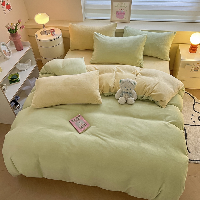 91家纺网 家纺一手货源 找家纺 三朵家纺 2025秋冬新款法莱绒混搭系列四件套 嫩绿+奶黄