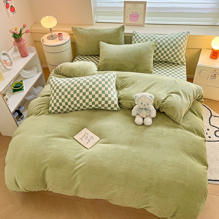 91家纺网 家纺一手货源 找家纺 三朵家纺 2025秋冬新款法莱绒混搭系列四件套 橄榄绿+绿格