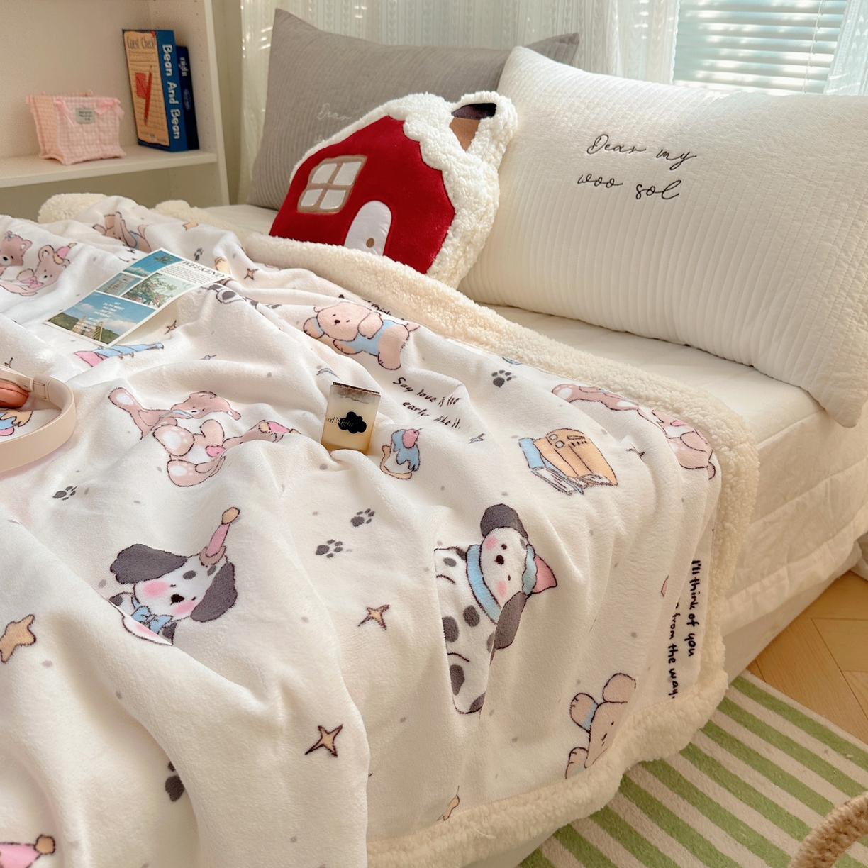 91家纺网 家纺一手货源 找家纺 六巷胡同 2025新款INS卡通A类牛奶绒羊羔绒毛毯毯子 磁带熊仔米