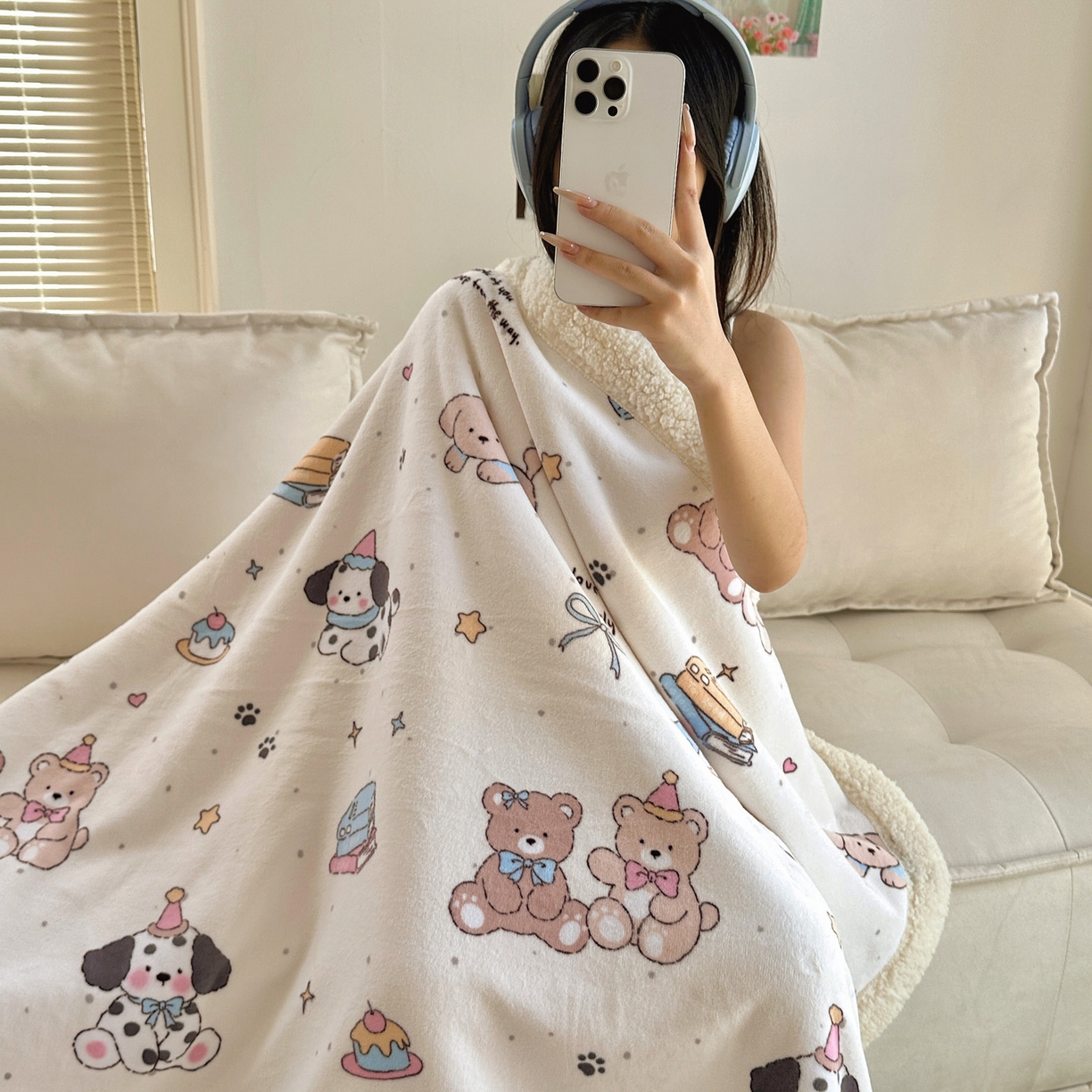 91家纺网 家纺一手货源 找家纺 六巷胡同 2025新款INS卡通A类牛奶绒羊羔绒毛毯毯子 磁带熊仔米