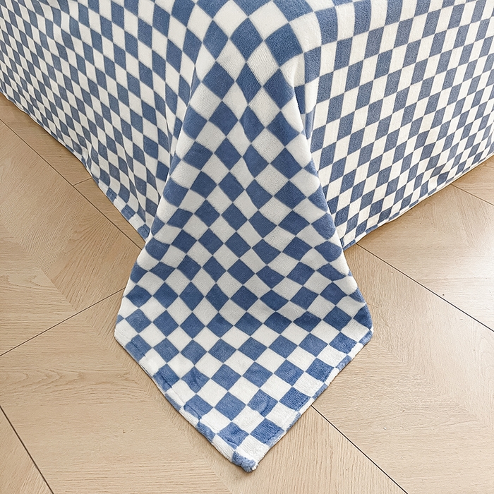 91家纺网 家纺一手货源 找家纺 三朵家纺 2025秋冬新款法莱绒混搭系列四件套 粉蓝+蓝格