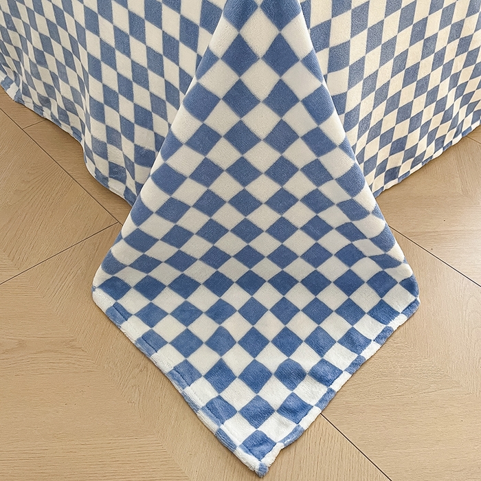 91家纺网 家纺一手货源 找家纺 三朵家纺 2025秋冬新款法莱绒混搭系列四件套 蔚蓝+蓝格