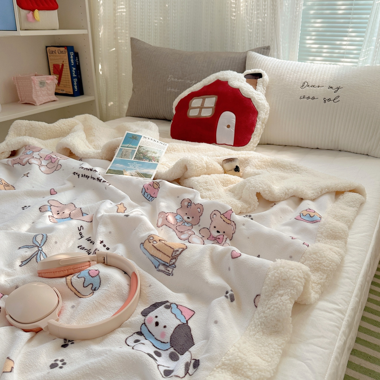 91家纺网 家纺一手货源 找家纺 六巷胡同 2025新款INS卡通A类牛奶绒羊羔绒毛毯毯子 磁带熊仔米