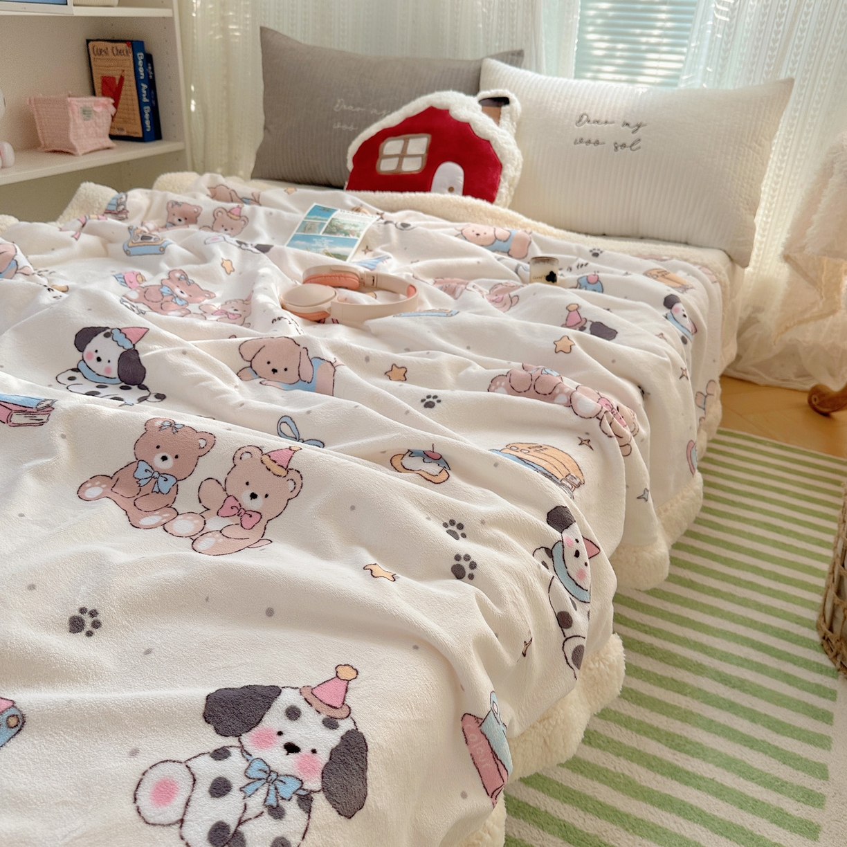 91家纺网 家纺一手货源 找家纺 六巷胡同 2025新款INS卡通A类牛奶绒羊羔绒毛毯毯子 磁带熊仔米