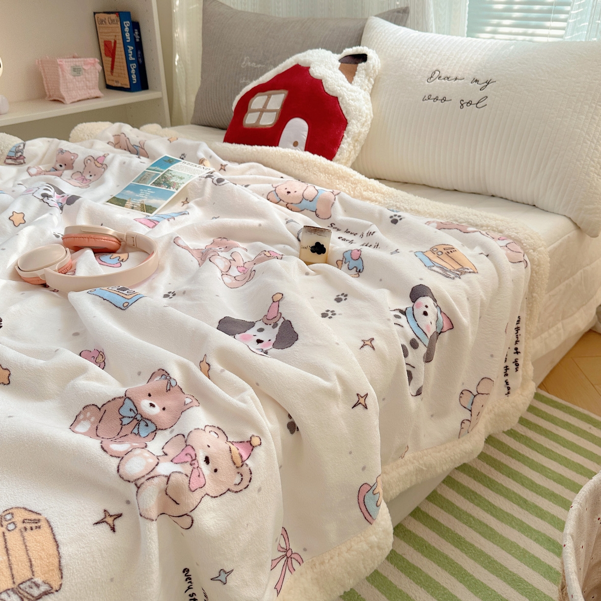 91家纺网 家纺一手货源 找家纺 六巷胡同 2025新款INS卡通A类牛奶绒羊羔绒毛毯毯子 磁带熊仔米