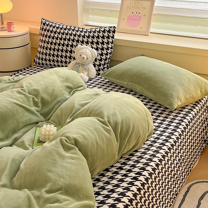 91家纺网 家纺一手货源 找家纺 三朵家纺 2025秋冬新款法莱绒混搭系列四件套 苹果绿