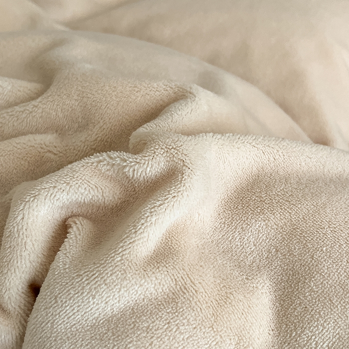 91家纺网 家纺一手货源 找家纺 三朵家纺 2025秋冬新款法莱绒混搭系列四件套 米驼+细条