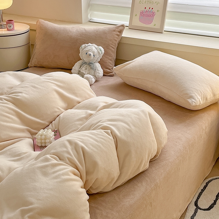 91家纺网 家纺一手货源 找家纺 三朵家纺 2025秋冬新款法莱绒混搭系列四件套 米色+浅咖