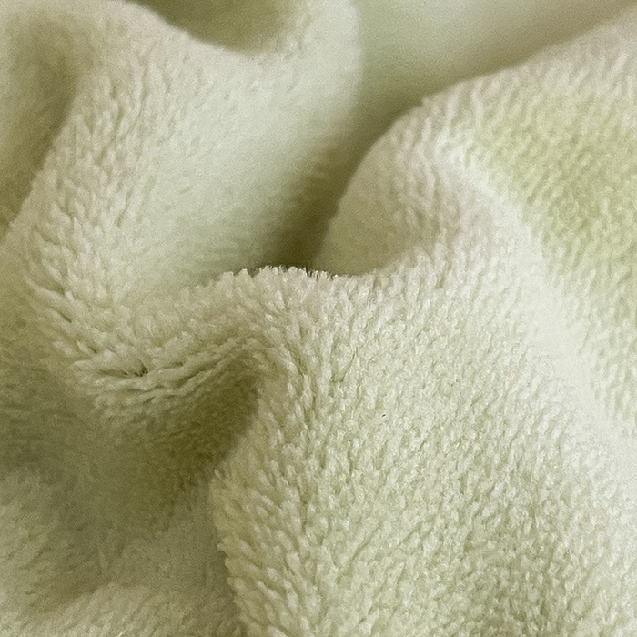 91家纺网 家纺一手货源 找家纺 三朵家纺 2025秋冬新款法莱绒混搭系列四件套 嫩绿+奶黄