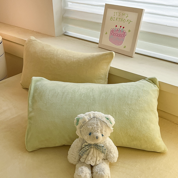 91家纺网 家纺一手货源 找家纺 三朵家纺 2025秋冬新款法莱绒混搭系列四件套 嫩绿+奶黄