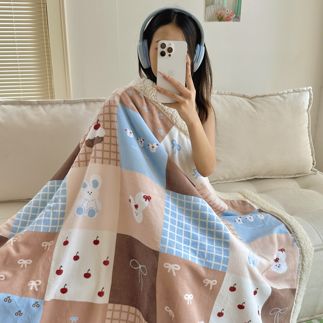 91家纺网 家纺一手货源 找家纺 六巷胡同 2025新款INS卡通A类牛奶绒羊羔绒毛毯毯子 格子美拉兔