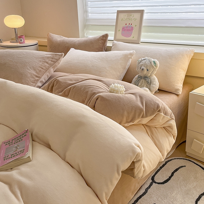 91家纺网 家纺一手货源 找家纺 三朵家纺 2025秋冬新款法莱绒混搭系列四件套 米色+浅咖