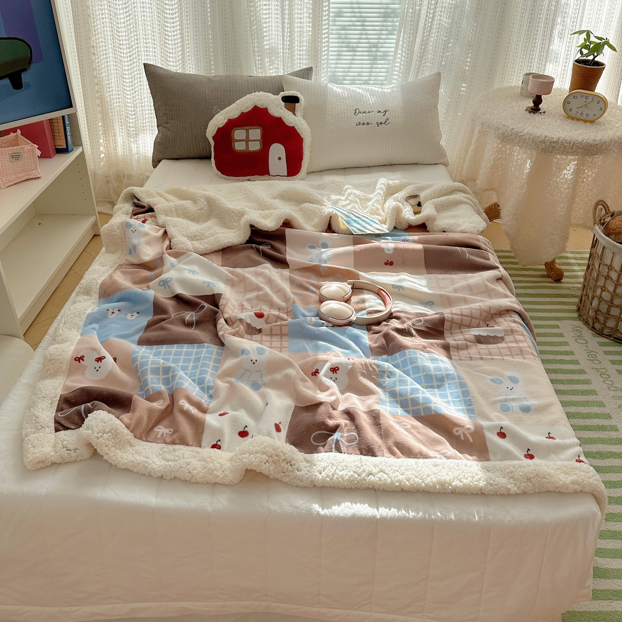 91家纺网 家纺一手货源 找家纺 六巷胡同 2025新款INS卡通A类牛奶绒羊羔绒毛毯毯子 格子美拉兔