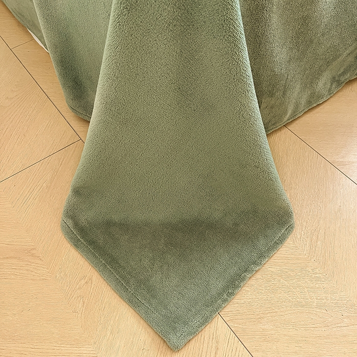 91家纺网 家纺一手货源 找家纺 三朵家纺 2025秋冬新款法莱绒混搭系列四件套 橄榄绿+墨绿