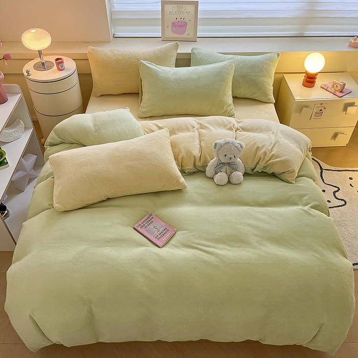 91家纺网 家纺一手货源 找家纺 三朵家纺 2025秋冬新款法莱绒混搭系列四件套 嫩绿+奶黄