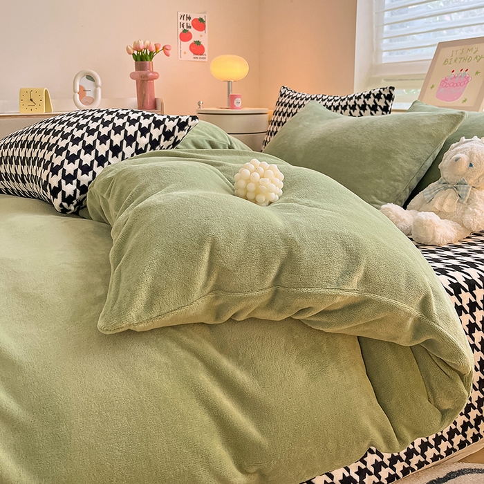 91家纺网 家纺一手货源 找家纺 三朵家纺 2025秋冬新款法莱绒混搭系列四件套 苹果绿