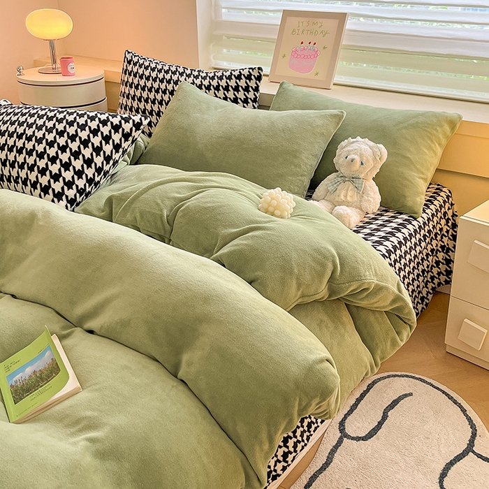 91家纺网 家纺一手货源 找家纺 三朵家纺 2025秋冬新款法莱绒混搭系列四件套 苹果绿