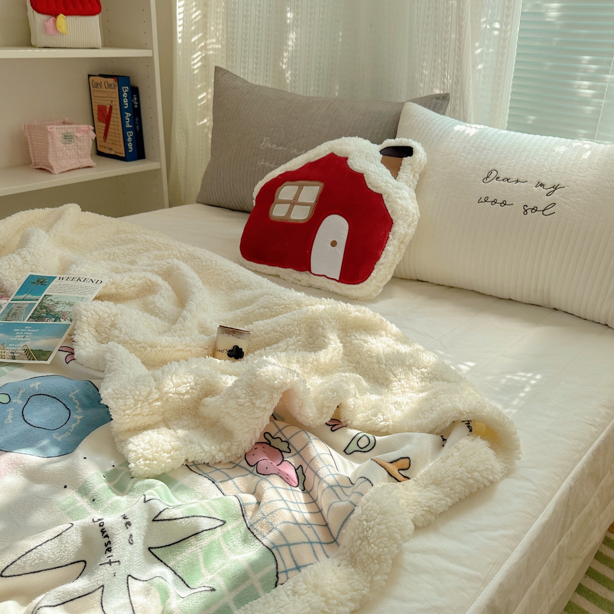 91家纺网 家纺一手货源 找家纺 六巷胡同 2025新款INS卡通A类牛奶绒羊羔绒毛毯毯子 假日露营记