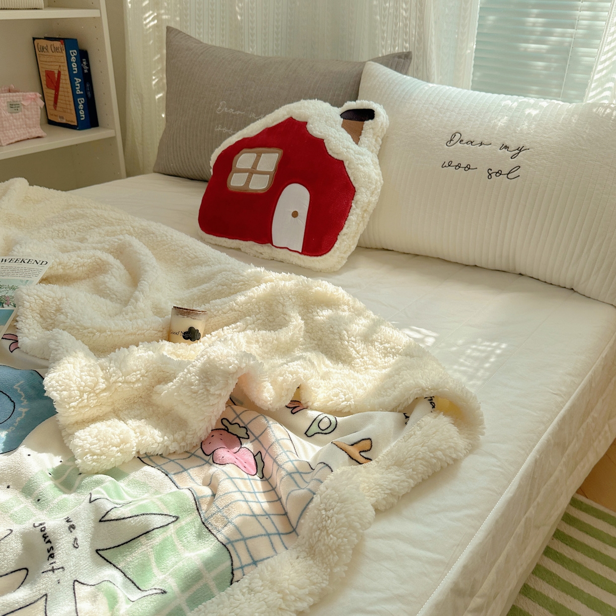 91家纺网 家纺一手货源 找家纺 六巷胡同 2025新款INS卡通A类牛奶绒羊羔绒毛毯毯子 假日露营记