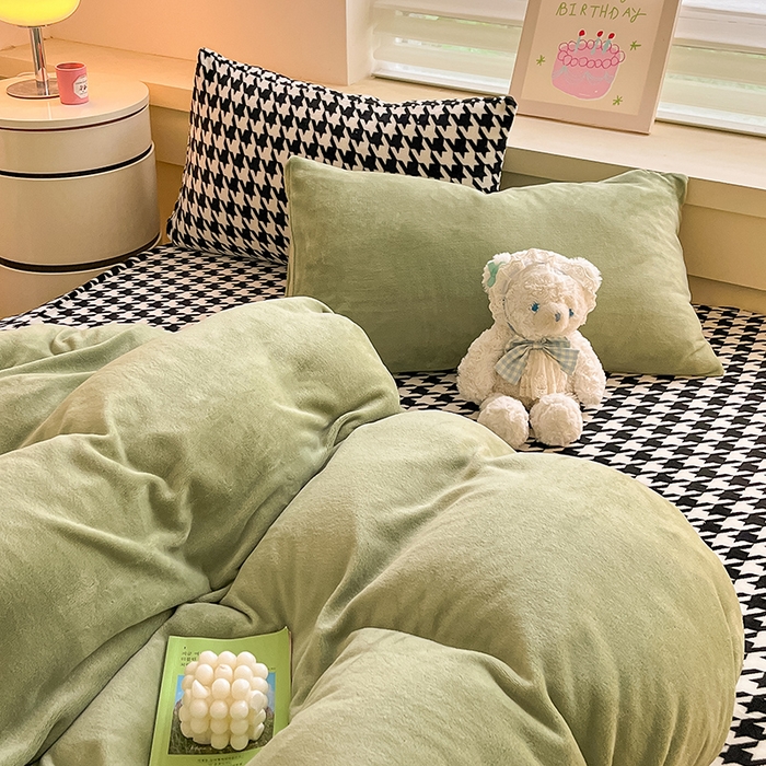 91家纺网 家纺一手货源 找家纺 三朵家纺 2025秋冬新款法莱绒混搭系列四件套 苹果绿