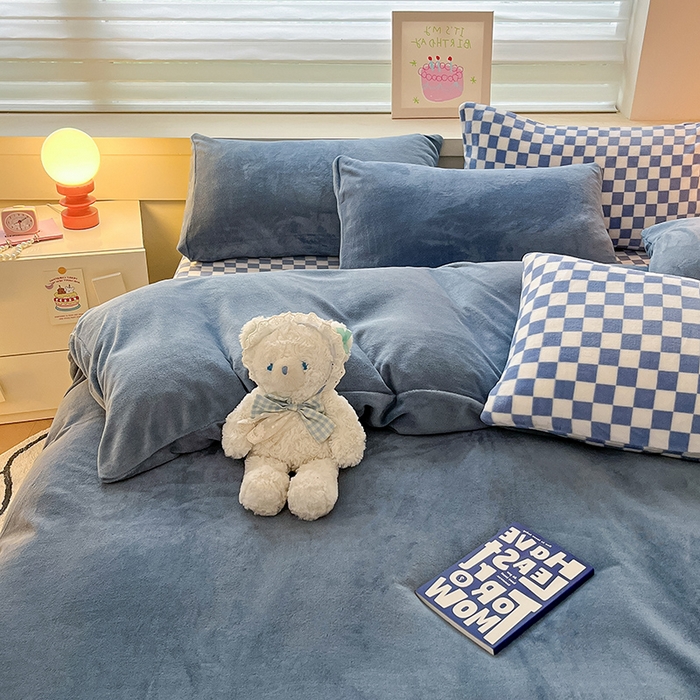 91家纺网 家纺一手货源 找家纺 三朵家纺 2025秋冬新款法莱绒混搭系列四件套 蔚蓝+蓝格