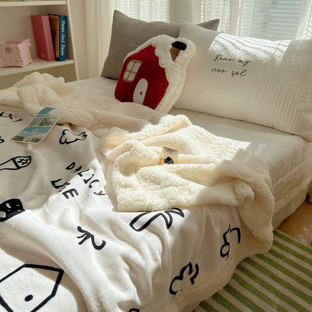 91家纺网 家纺一手货源 找家纺 六巷胡同 2025新款INS卡通A类牛奶绒羊羔绒毛毯毯子 可爱涂鸦集