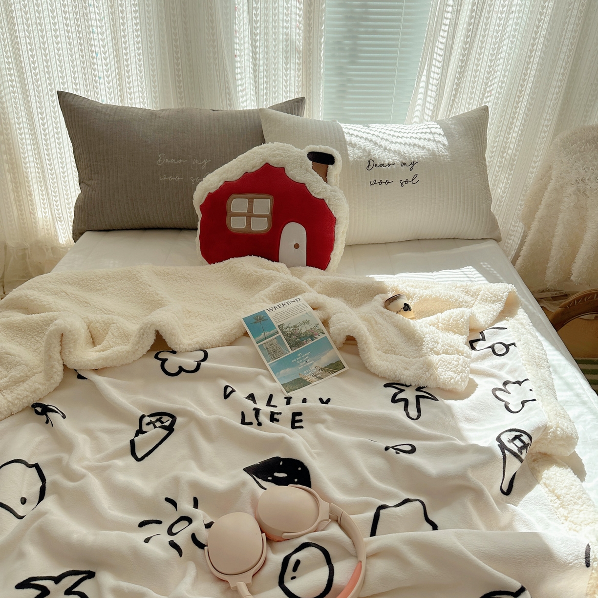 91家纺网 家纺一手货源 找家纺 六巷胡同 2025新款INS卡通A类牛奶绒羊羔绒毛毯毯子 可爱涂鸦集