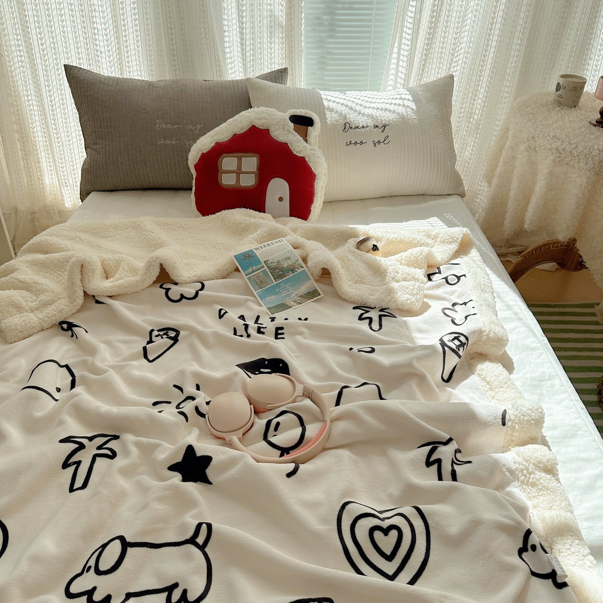 91家纺网 家纺一手货源 找家纺 六巷胡同 2025新款INS卡通A类牛奶绒羊羔绒毛毯毯子 可爱涂鸦集