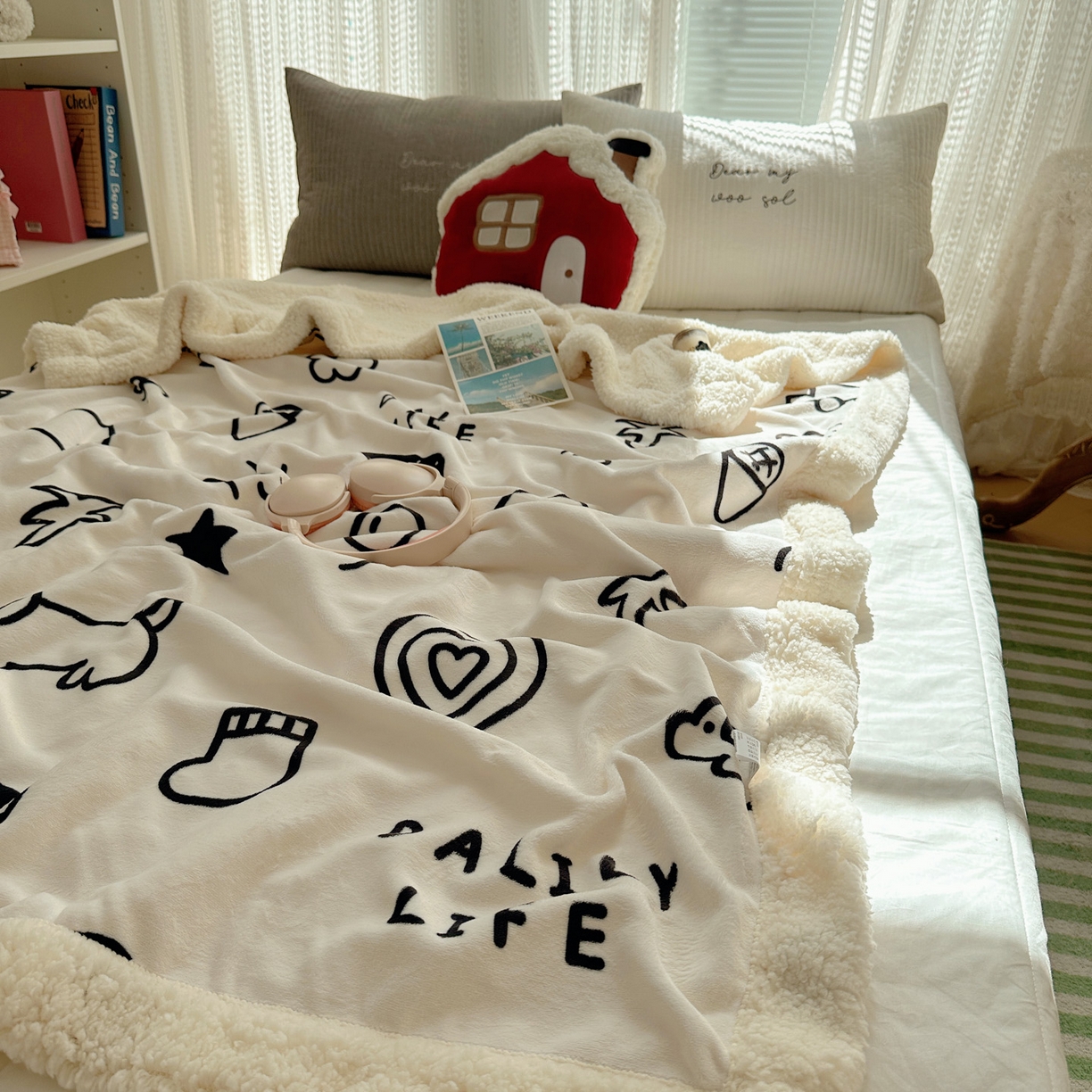 91家纺网 家纺一手货源 找家纺 六巷胡同 2025新款INS卡通A类牛奶绒羊羔绒毛毯毯子 可爱涂鸦集