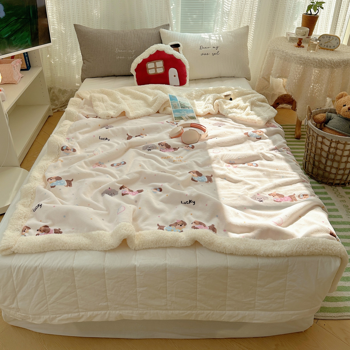 91家纺网 家纺一手货源 找家纺 六巷胡同 2025新款INS卡通A类牛奶绒羊羔绒毛毯毯子 腊肠狗联盟