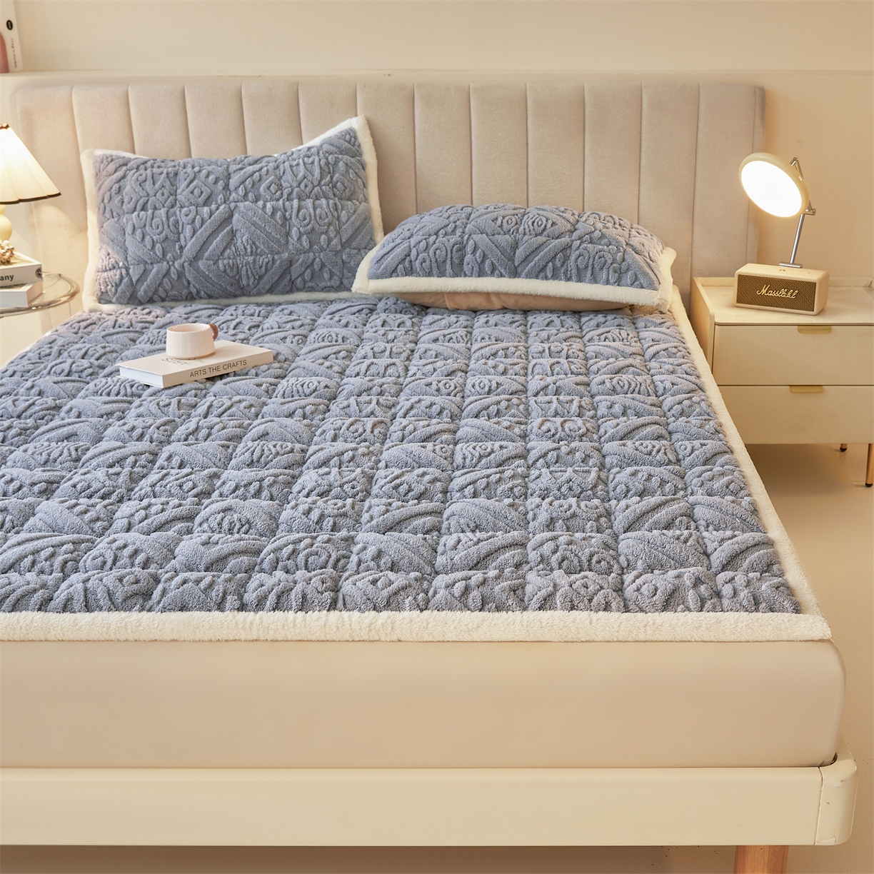 91家纺网 家纺一手货源 找家纺 雯豆家纺 2025秋冬新款加厚塔芙绒床垫床褥床护垫双人床纯色素色垫子 塔芙绒床褥-英伦蓝灰