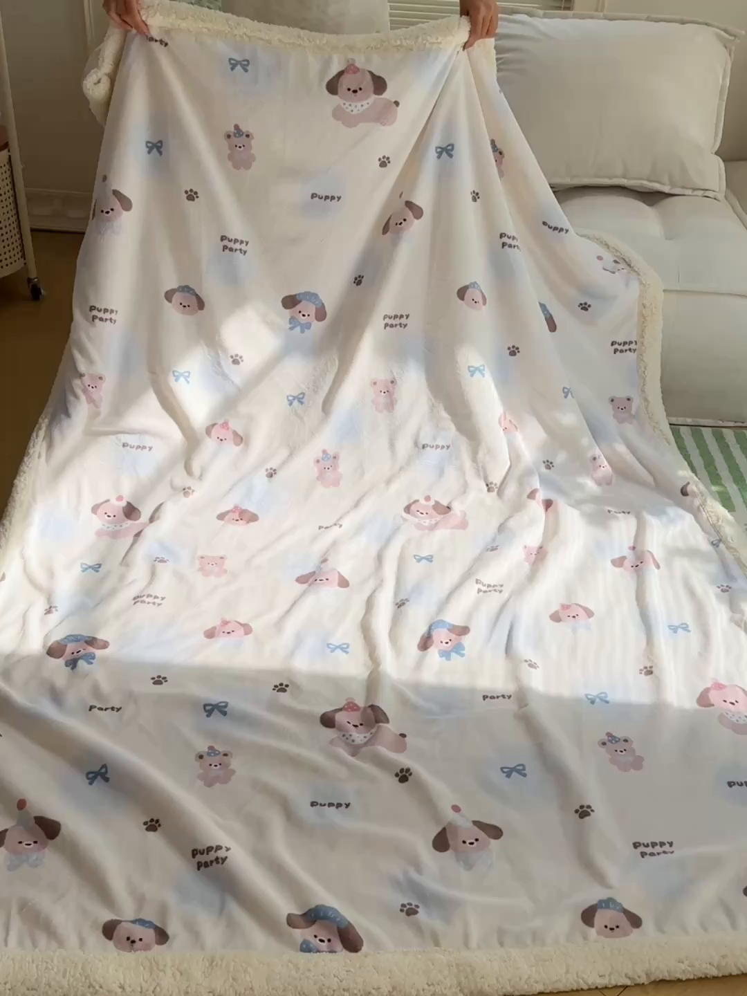 91家纺网 家纺一手货源 找家纺 六巷胡同 2025新款INS卡通A类牛奶绒羊羔绒毛毯毯子 蓝波点奶狗