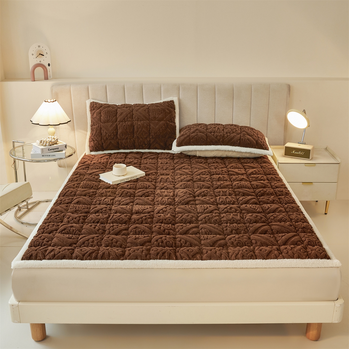 91家纺网 家纺一手货源 找家纺 雯豆家纺 2025秋冬新款加厚塔芙绒床垫床褥床护垫双人床纯色素色垫子 塔芙绒床褥-英伦焦糖